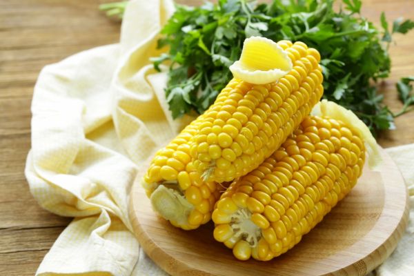 Varená kukurica s maslom