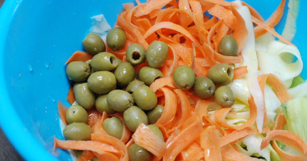 Cuketovo-mrkvový šalát s olivami, fotogaléria 5 / 8.