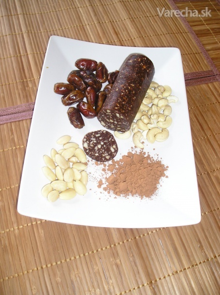 RAW kakaovo-oriešková saláma recept