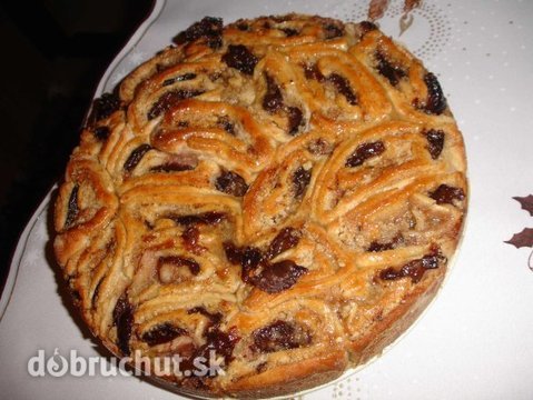 Orechovo-slivkovký koláčik