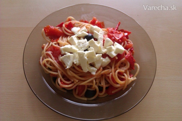 Špagety s olivami, paradajkami a mozzarellou recept