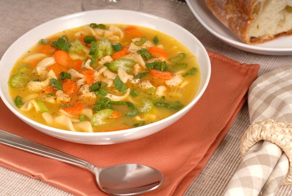Zeleninová polievka zapražená s cestovinou