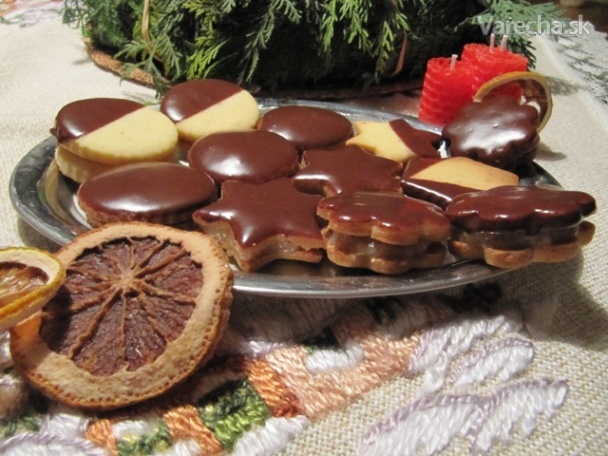 Vianočné keksy plnené orechmi (fotorecept) recept