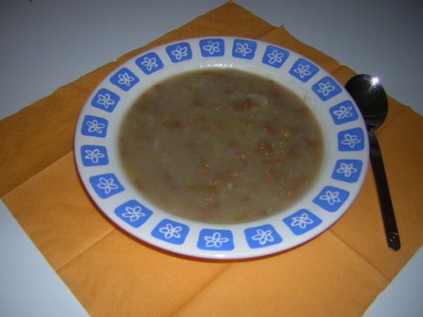 Šošovicová polievka s kyslou kapustou