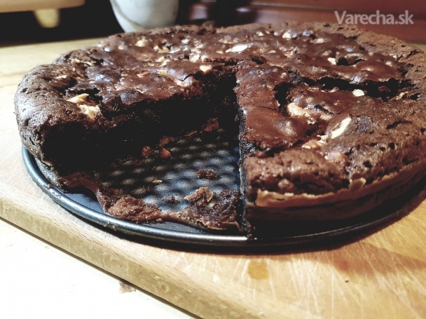 Šťavnatý čokoládový koláč s kúskami orechov (videorecept) recept ...