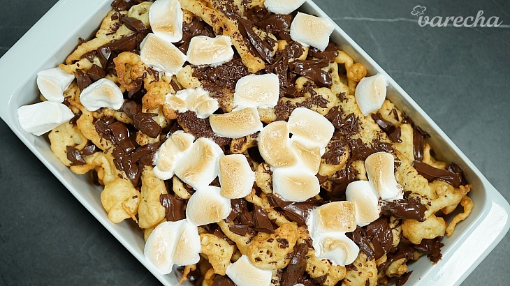 Dezert s čokoládou a marshmallows (videorecept) recept