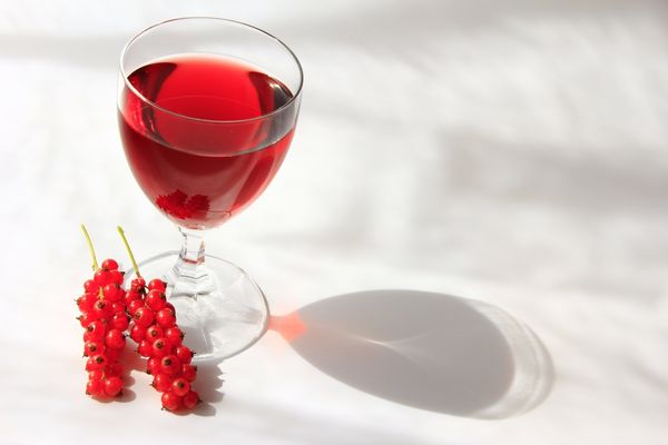 Stolové víno z červených ríbezlí