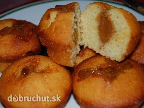 Karamelové hrnčekové muffiny