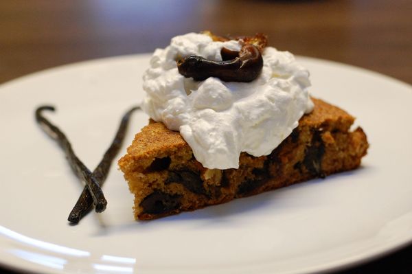 FOTORECEPT: Datľovo orechový koláč s vanilkovou šľahačkou ...