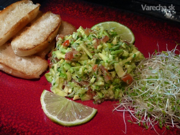 Guacamole inšpirovaný šalát z avokáda recept