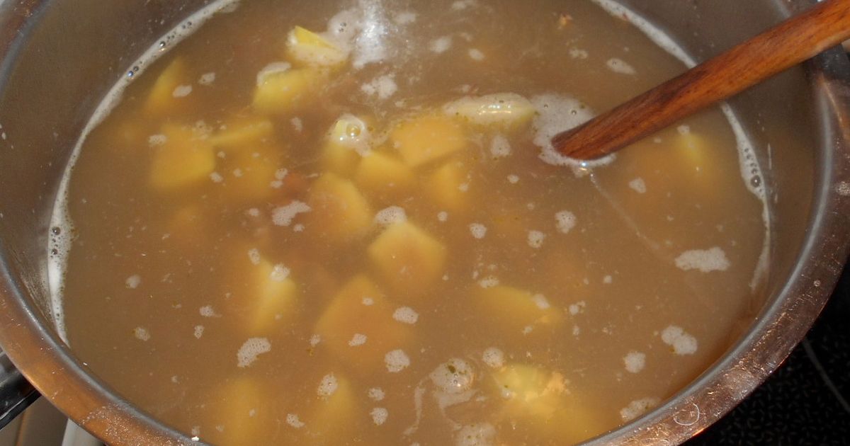 FOTORECEPT: Šošovicová polievka so sušenými slivkami ...
