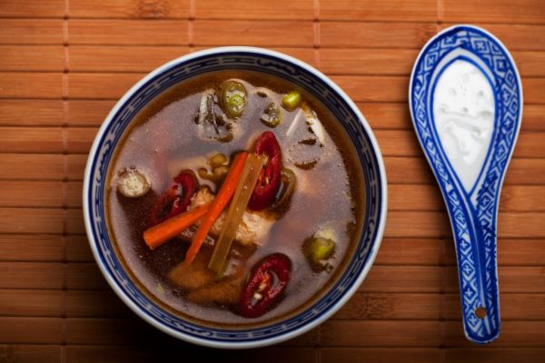 Čínska zeleninová polievka s kuracinou