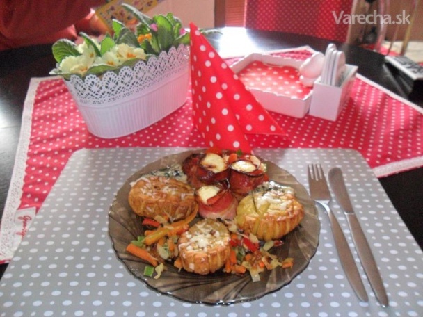 Syrovo-mäsové muffiny s opekanými zemiakmi a šalátikmi (fotorecept)