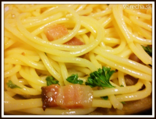 Špagety so slaninkou a špenátom recept