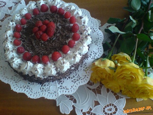 Lieskovooriešková torta od Ajky