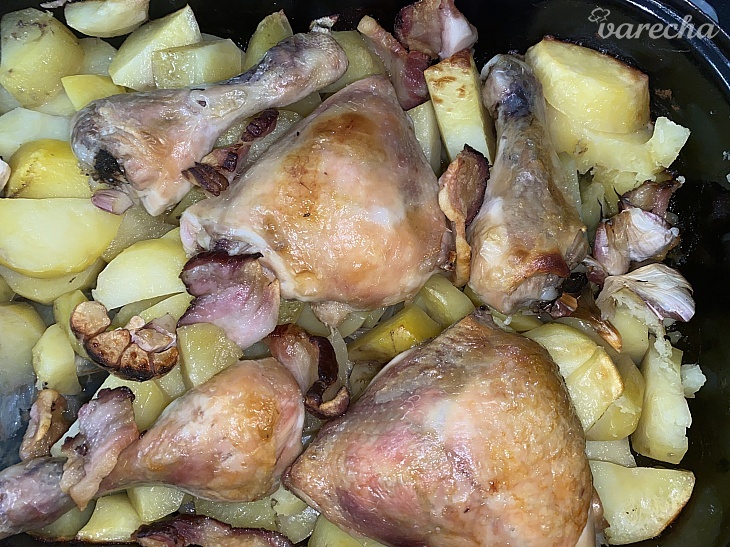 Pečené kuracie stehná so zemiakmi a slaninou (fotorecept) recept ...