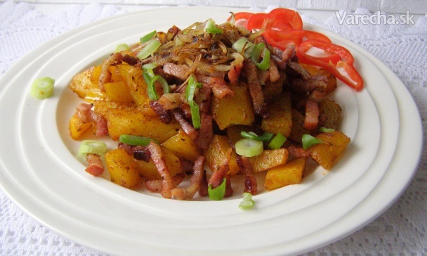 Pečené brambory s cibulí, česnekem a slaninou recept