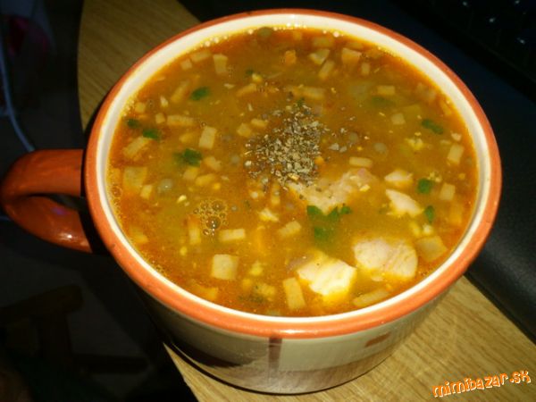 Šošovicová polievka so šunkou v tlakovom hrnci za menej ako 20 min