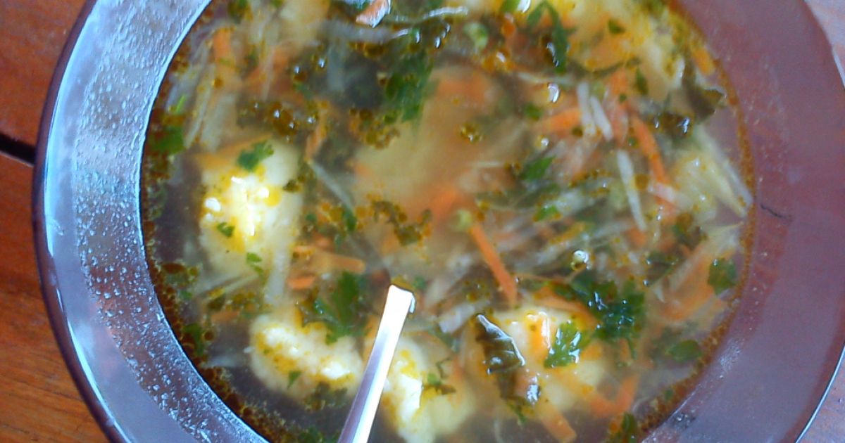 Zeleninová polievka s krupicovými haluškami ...