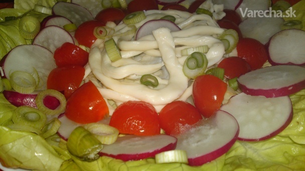 Miešaný šalát z jarnej zeleniny so syrovými korbáčikmi (fotorecept ...