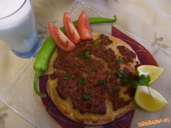 LAHMACUN Turecka pizza