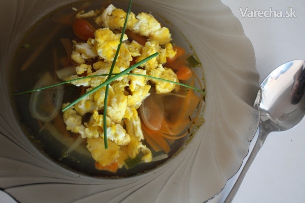 Trochu netradičná zeleninová polievka s vajíčkom (fotorecept) recept