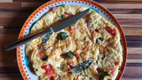 Lečo omeleta s bylinkami