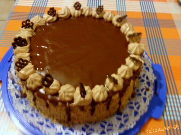 Orechovo čokoladova torta