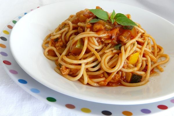 FOTORECEPT: Špagety s mäsovo-cuketovou omáčkou