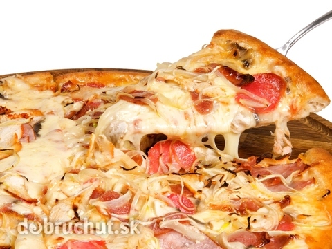 Šunková pizza s cibuľou