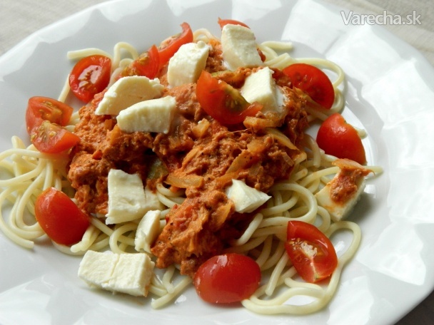 Špagety s tuniakovou omáčkou a mozzarellou recept