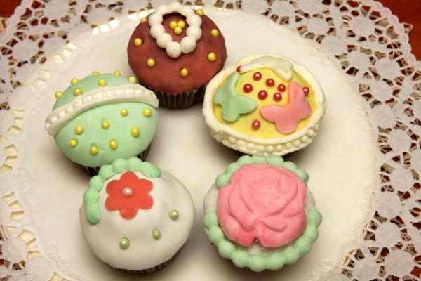 Cupcakes s vanilkovým krémom a fondánom