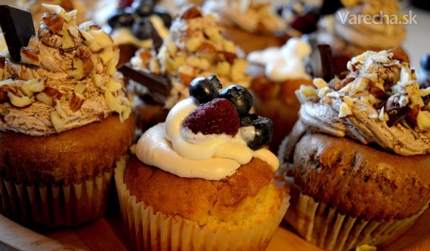Citrónové a orieškovo-kakaové muffiny v štýle cupcakes recept ...