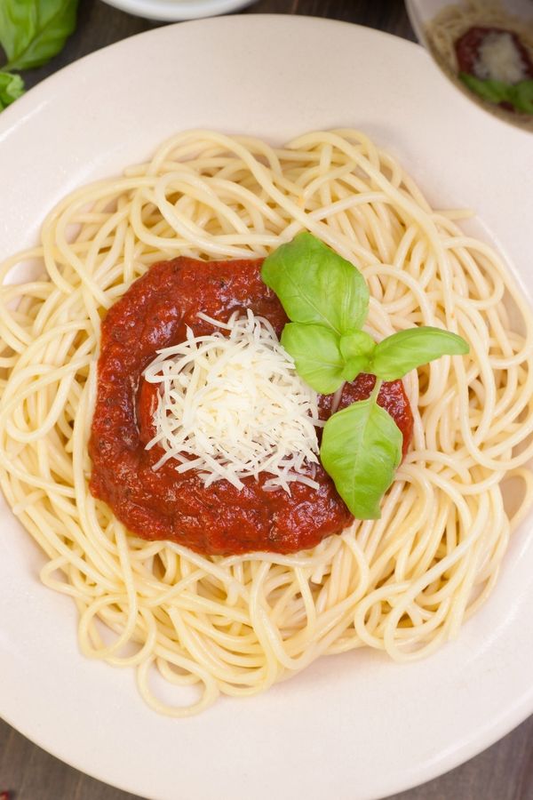 Špagety s neapolskou omáčkou