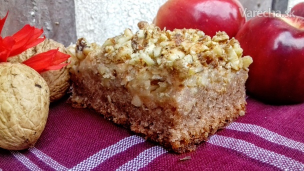 Šťavnatý jablkový koláč s drvenými orechmi (fotorecept) recept ...