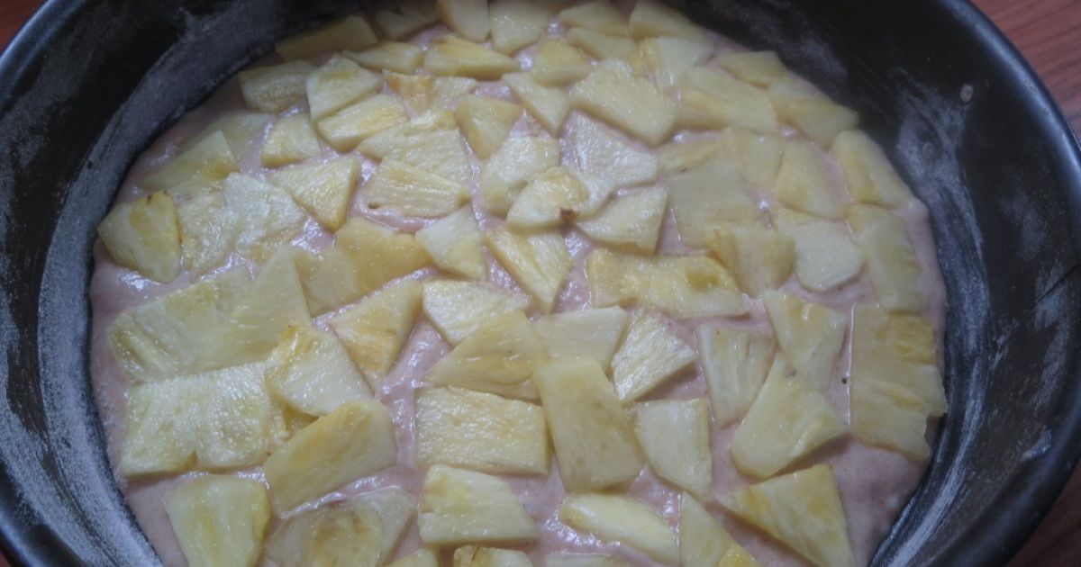 Ananásový liaty koláč s kokosovou posýpkou ...