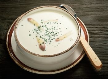 Jednoduchá špargľová polievka