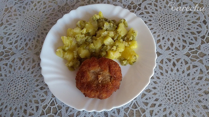 Fašírky s jednoduchým zemiakovým šalátom recept