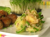 Bavorský zemiakový šalát s čerstvou uhorkou