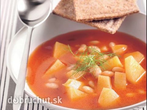 Fazuľová polievka s paradajkovým pretlakom