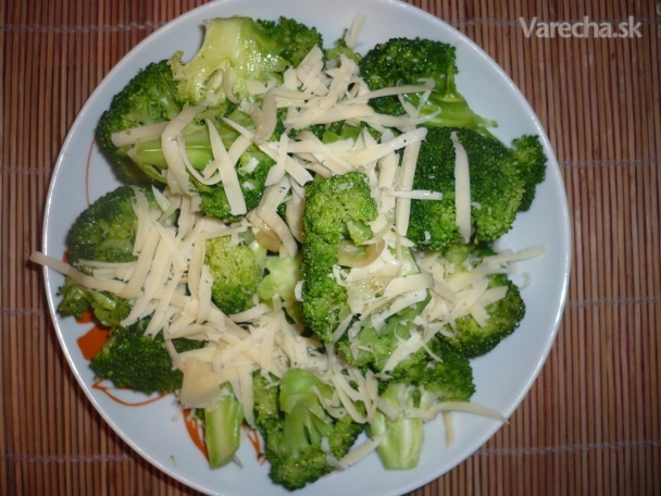 Brokolica s cesnakom, nízkotučným syrom a rozmarínom (fotorecept ...