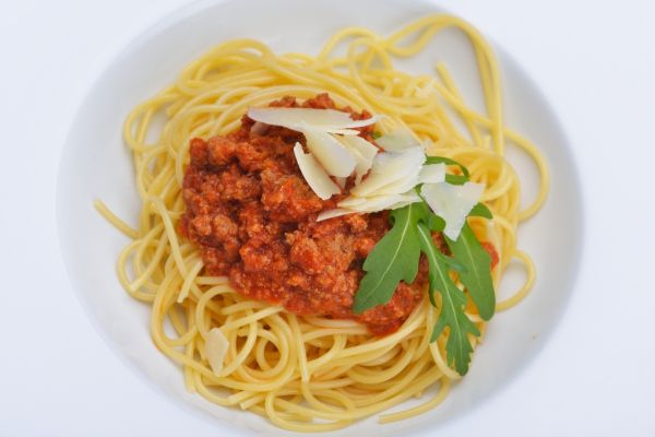 Špagety s mäsom a syrom