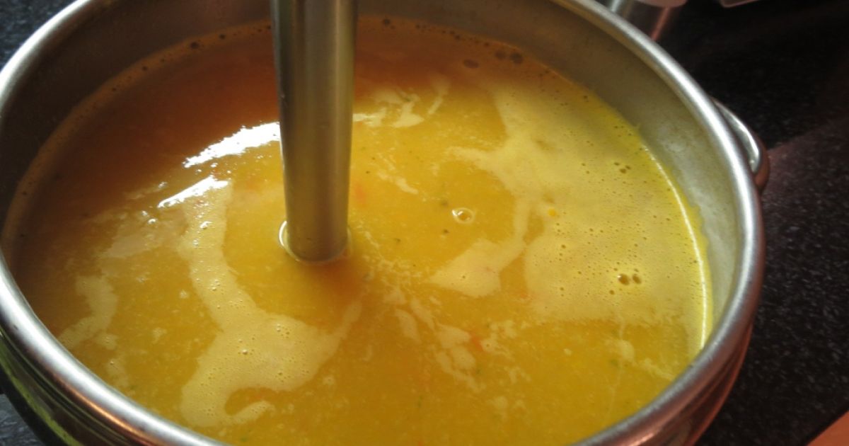 Cuketovo-mrkvová polievka s vaječným žĺtkom ...