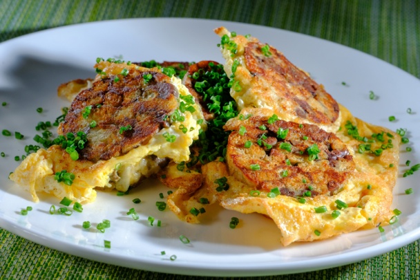 Žemľovo-pečienočková knedľa s omeletou recept