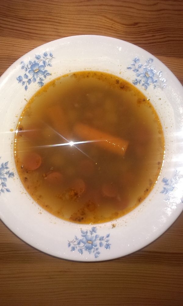 Šošovicová polievka s párkom