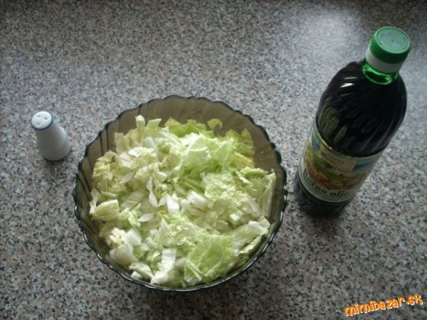 Zeleninové šaláty s tradičným tekvicovým olejom