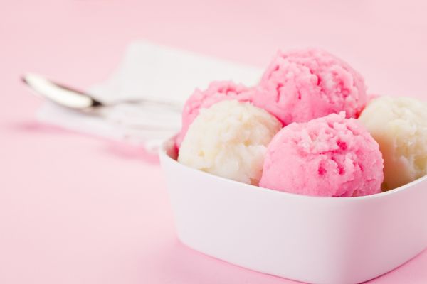 Vanilková a jahodová zmrzlina