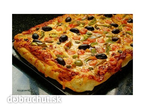 Domáca pizza s olivami a krevetami