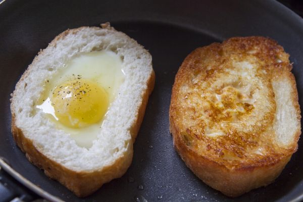 Chlebík pečený s vajíčkom