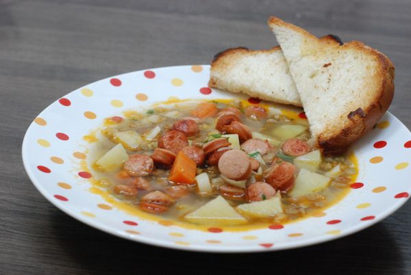 FOTORECEPT: Šošovicová polievka s restovaným párkom ...